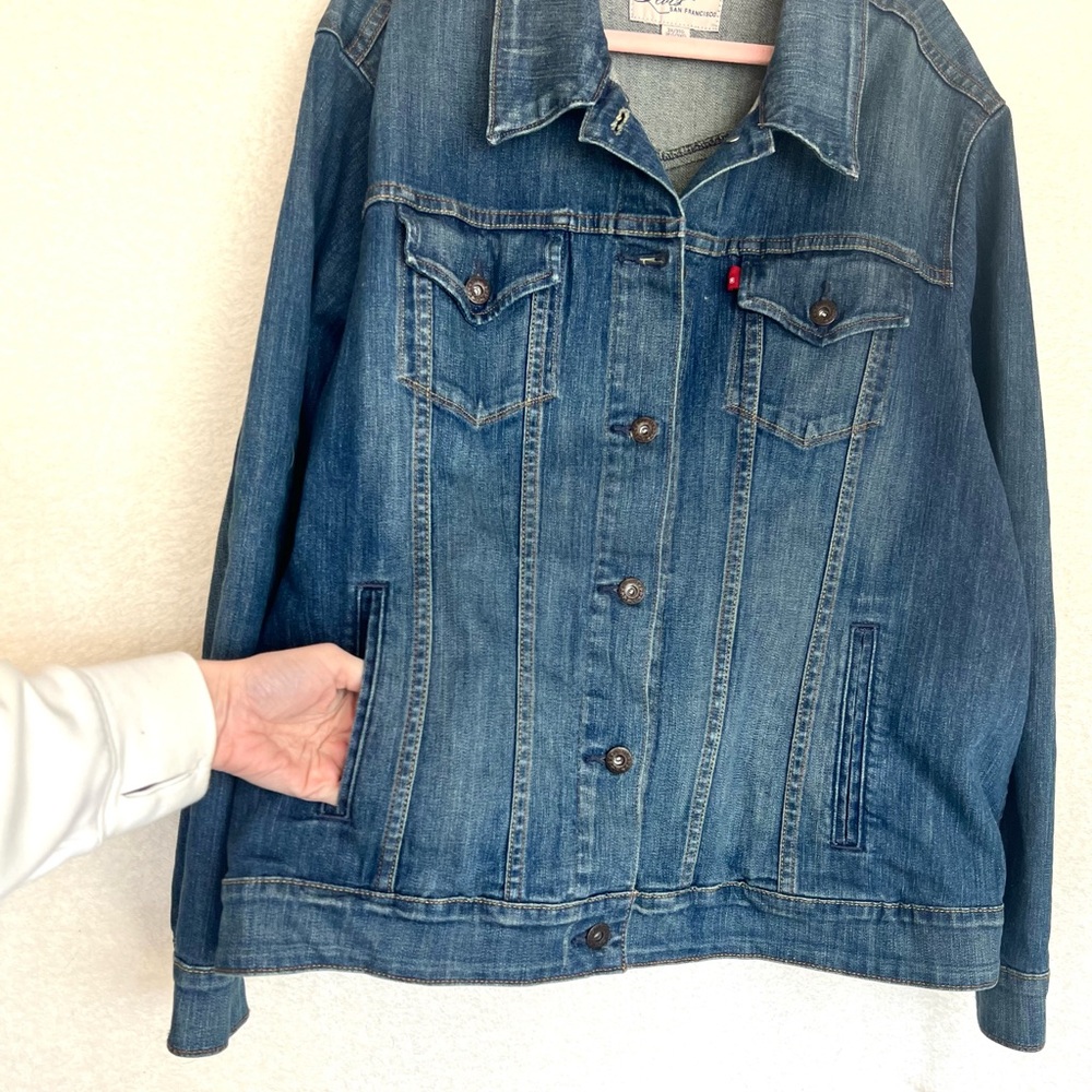 Levi's Jean Jacket - Picture 5 of 7